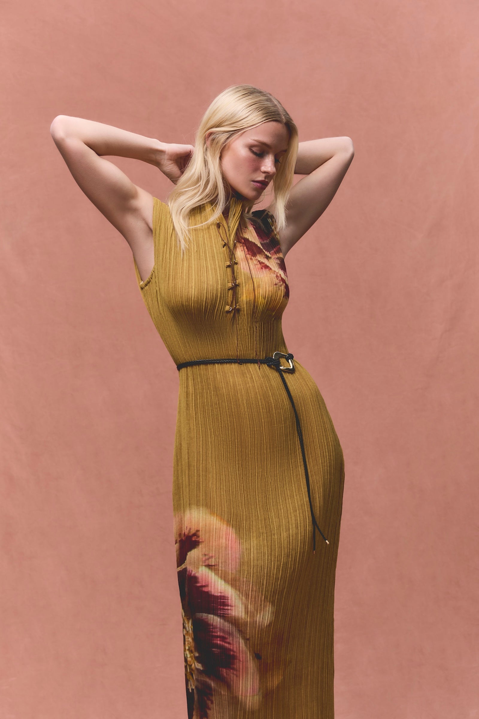 LIGHT SPEED SLEEVELESS PLEATED MIDI