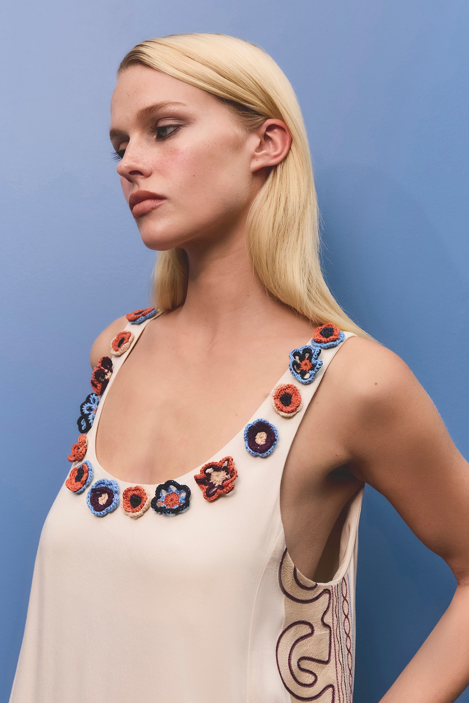 RISE SCOOP NECK DRESS