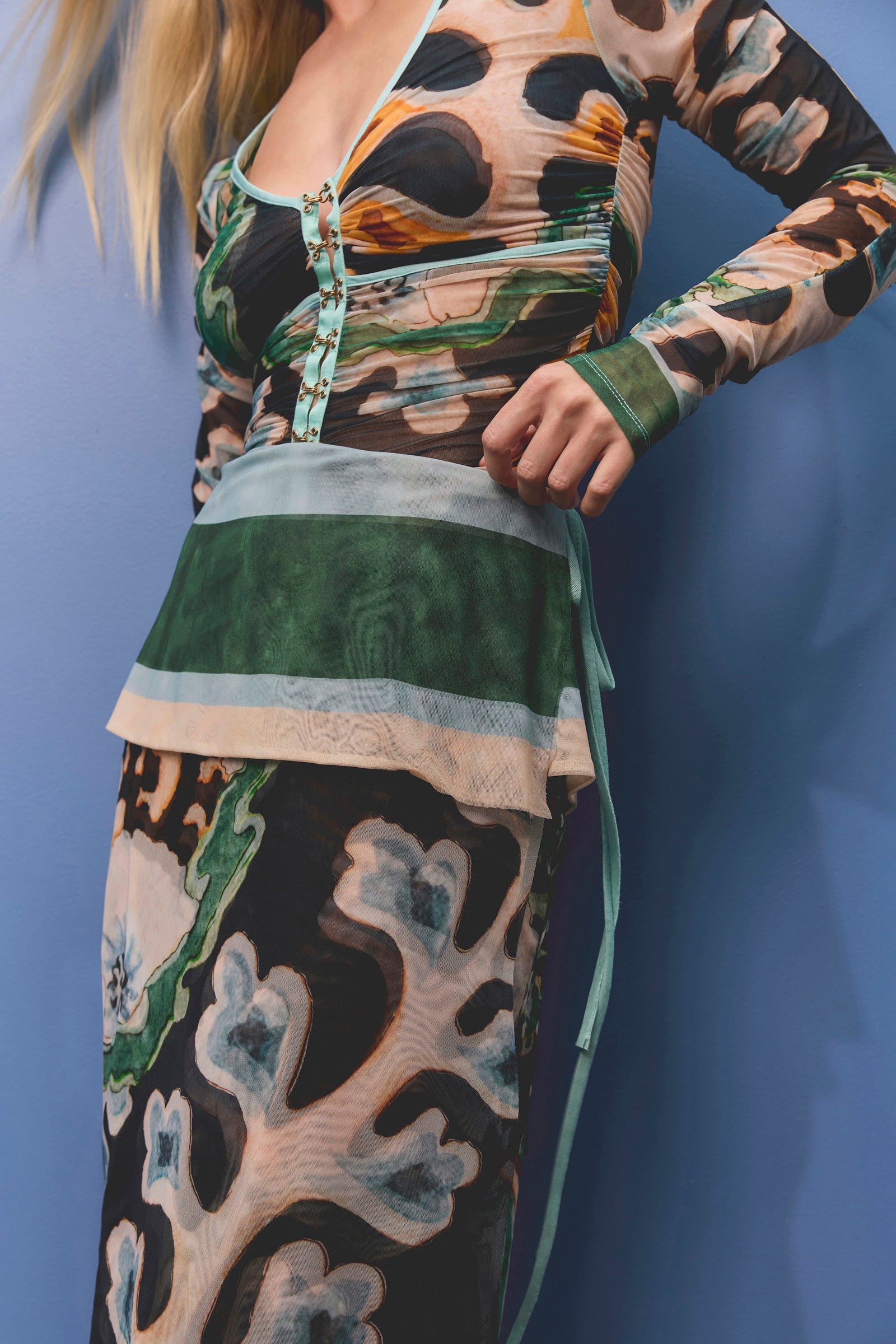 ODIE GATHERED HOOK AND EYE TOP