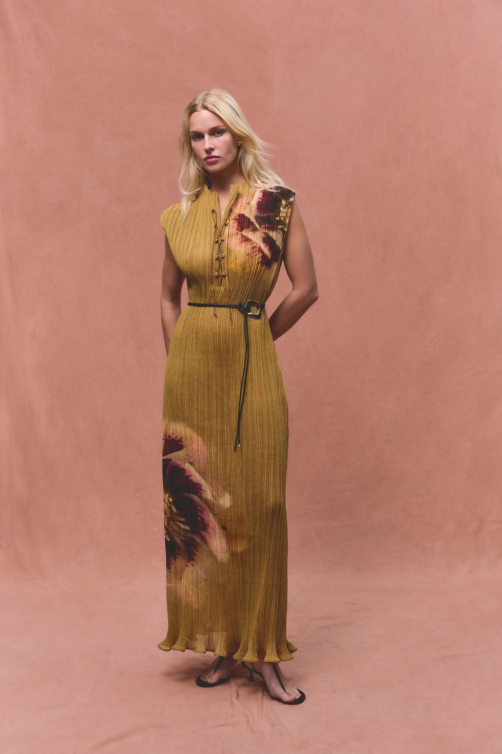 LIGHT SPEED SLEEVELESS PLEATED MIDI