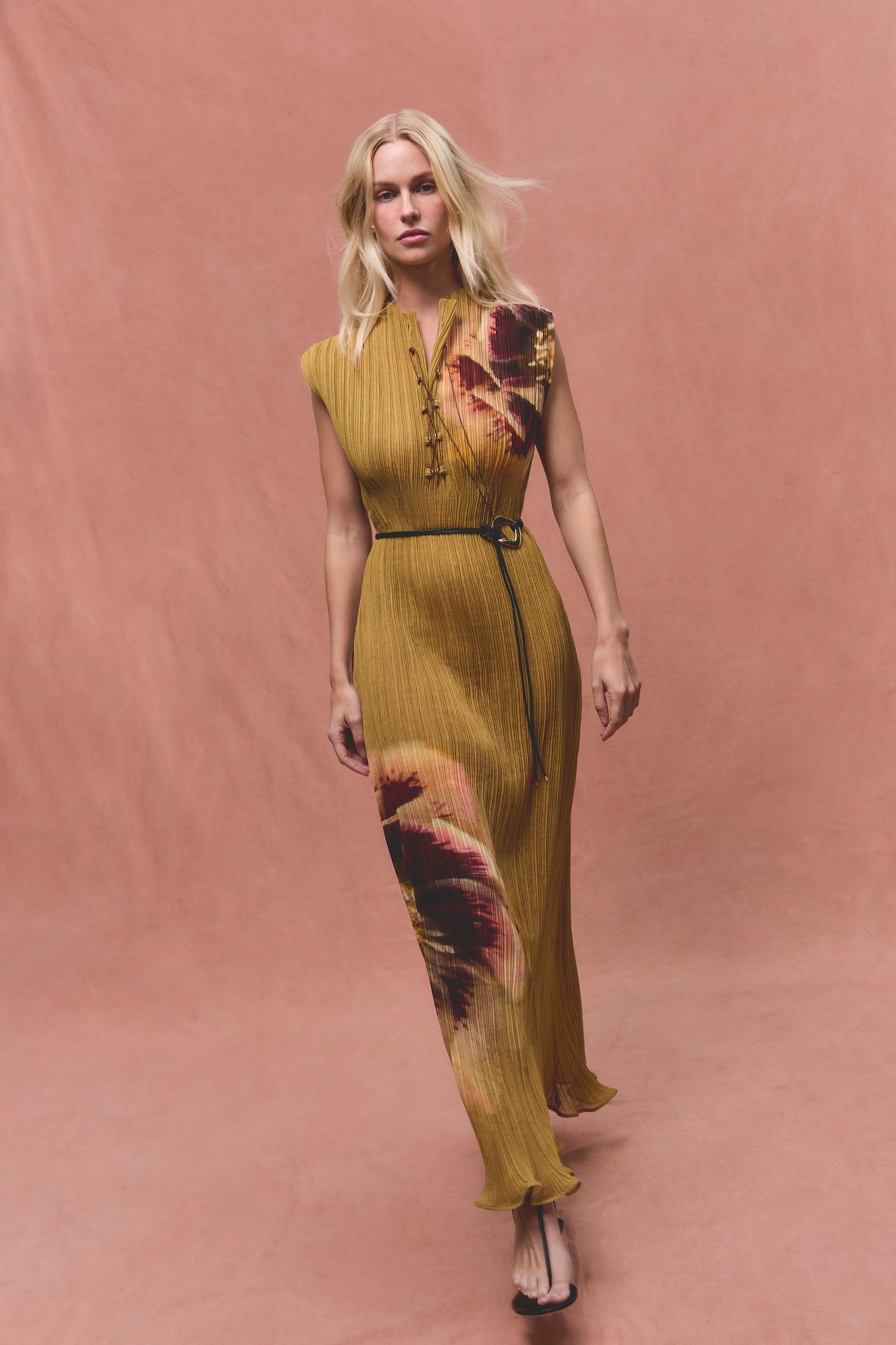 LIGHT SPEED SLEEVELESS PLEATED MIDI