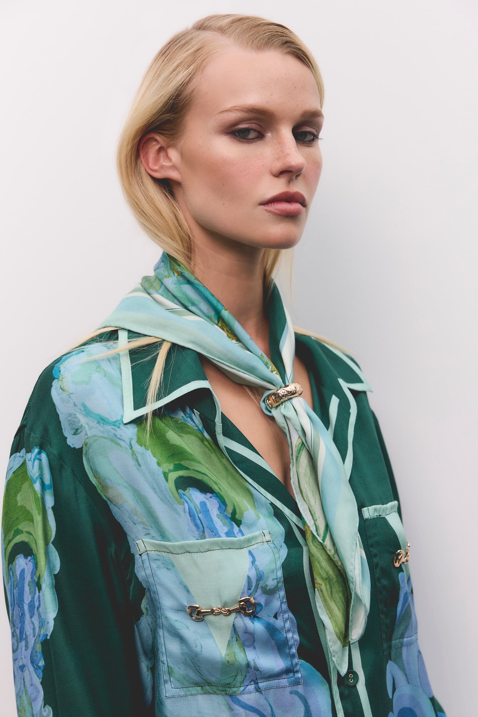RUNAWAY NECK SCARF WITH BOLO TRIM
