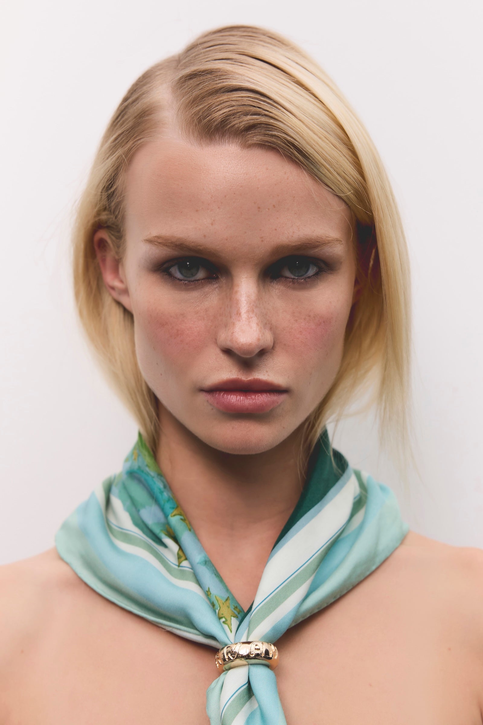 RUNAWAY NECK SCARF WITH BOLO TRIM
