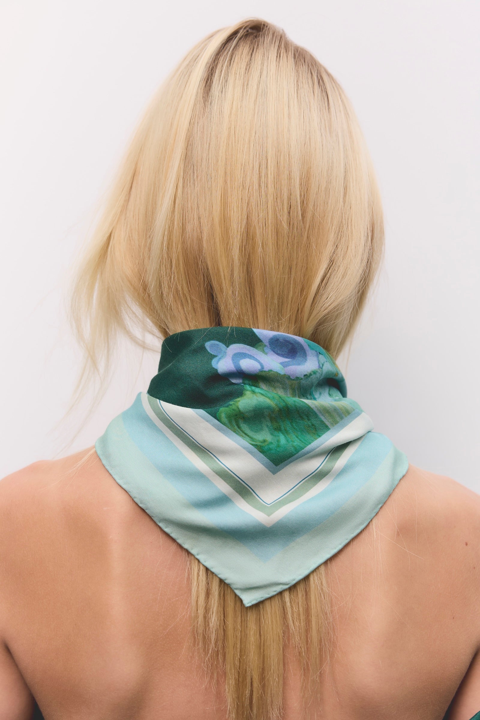 RUNAWAY NECK SCARF WITH BOLO TRIM