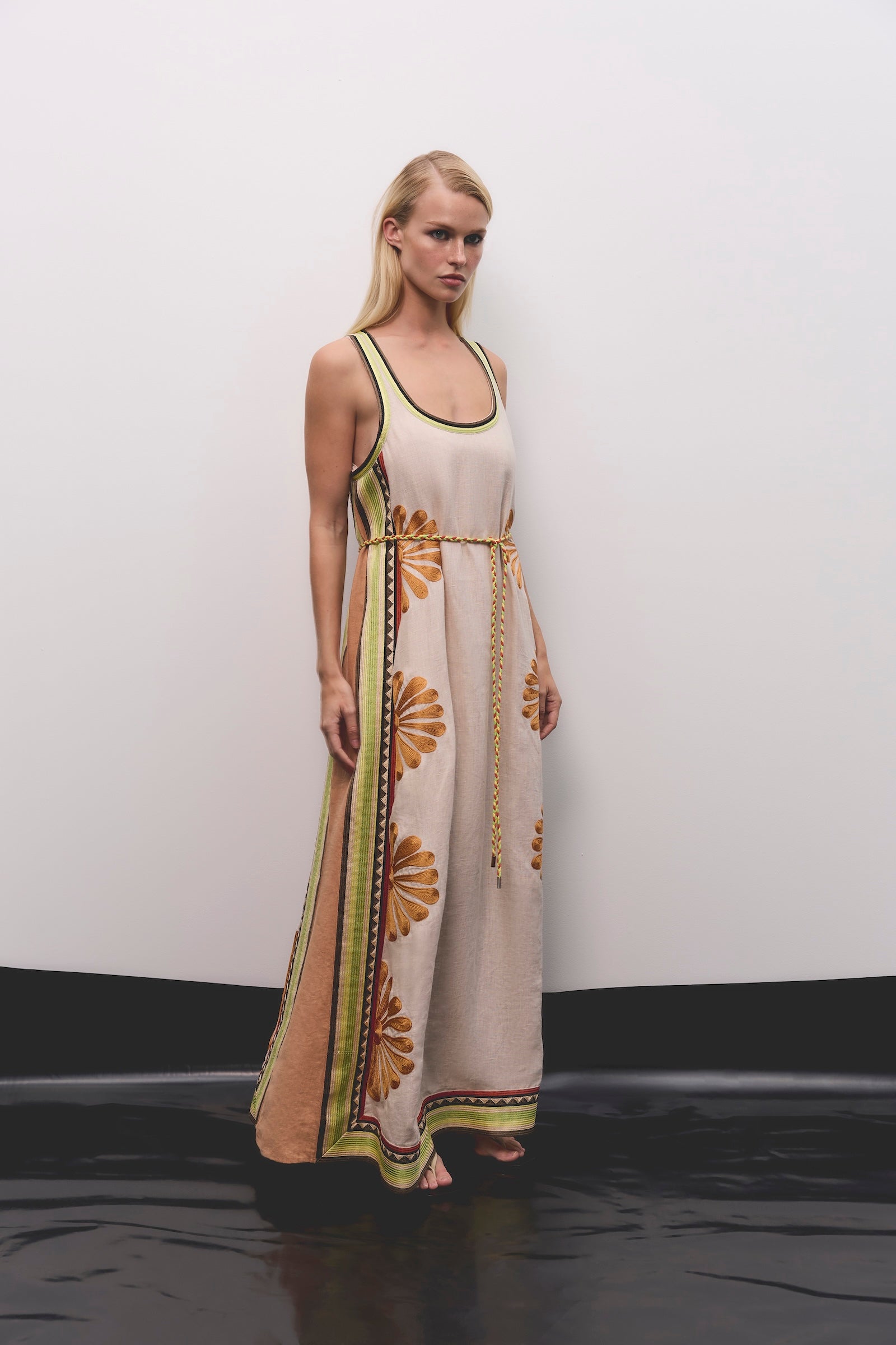 DÉJÀ VU SCOOP NECK GOWN