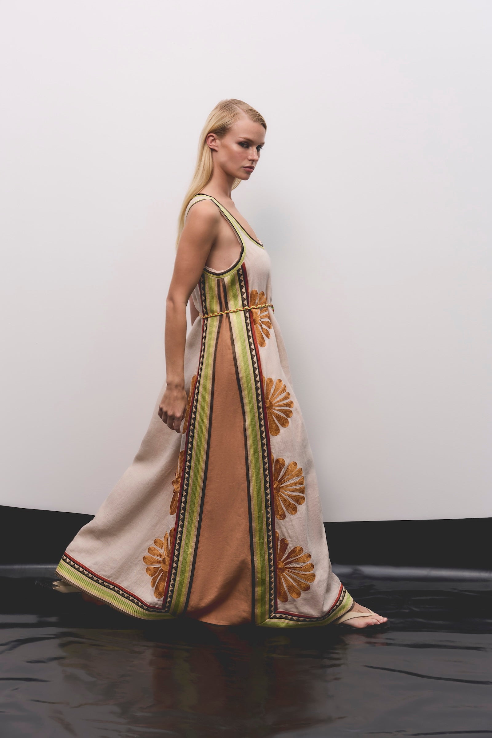 DÉJÀ VU SCOOP NECK GOWN