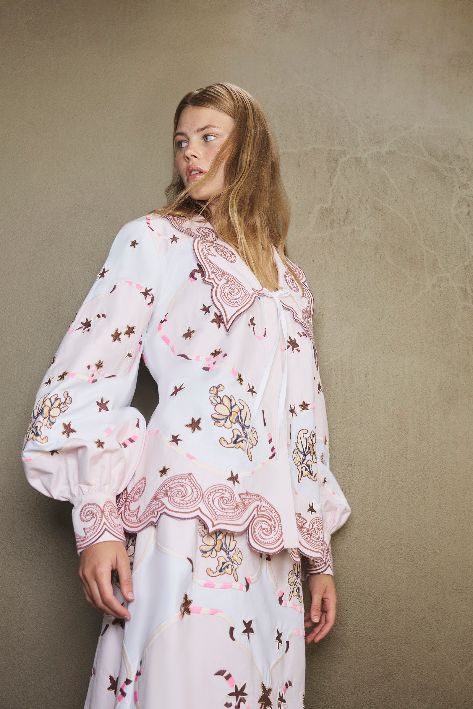 TAKE IT EASY SCALLOP COLLAR BLOUSE