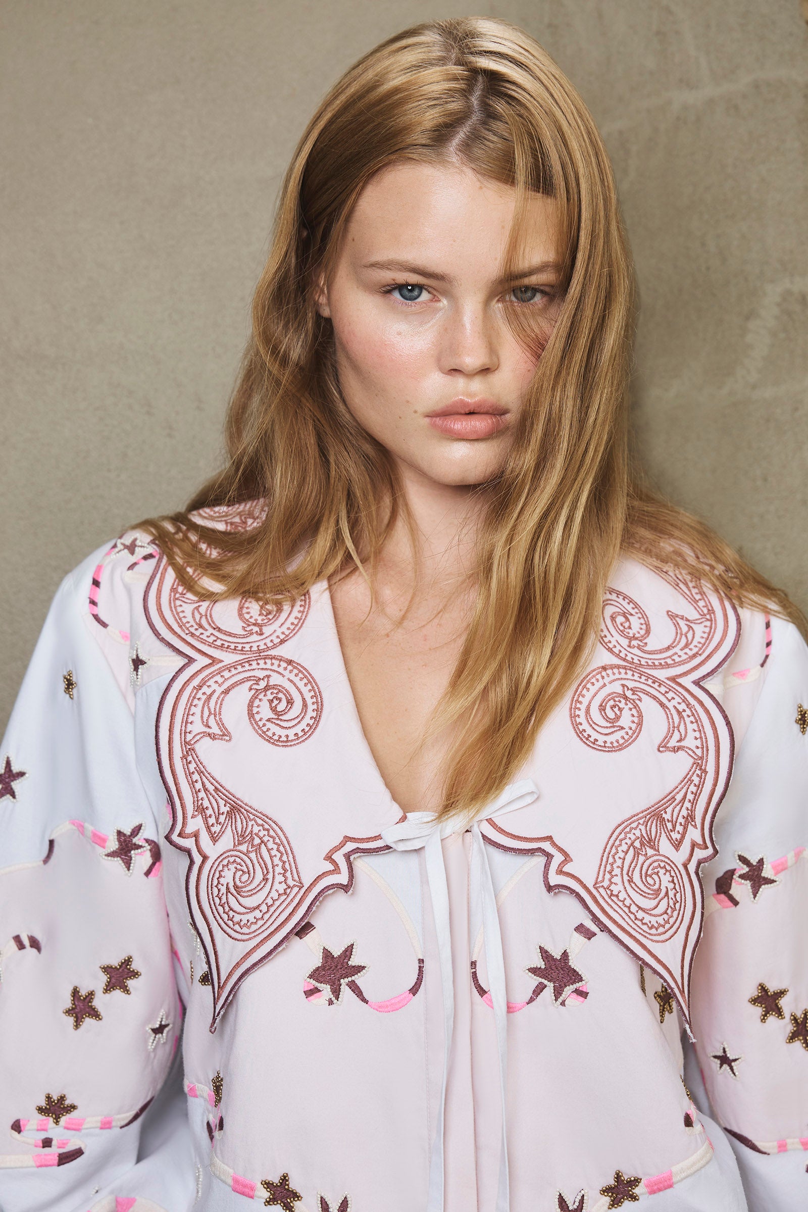 TAKE IT EASY SCALLOP COLLAR BLOUSE