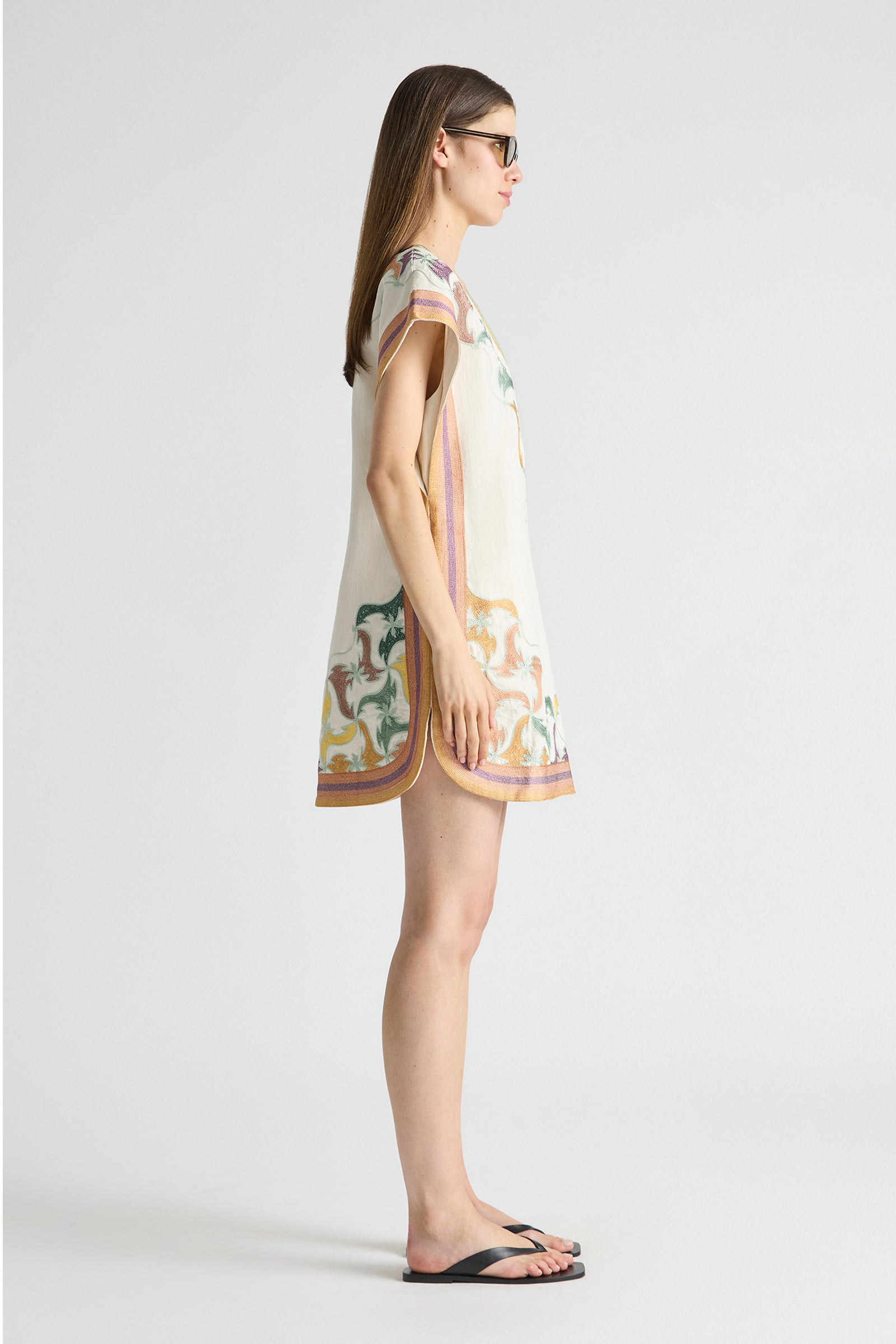 FRAMED CAP SLEEVE SHIFT DRESS WITH KEYHOLE