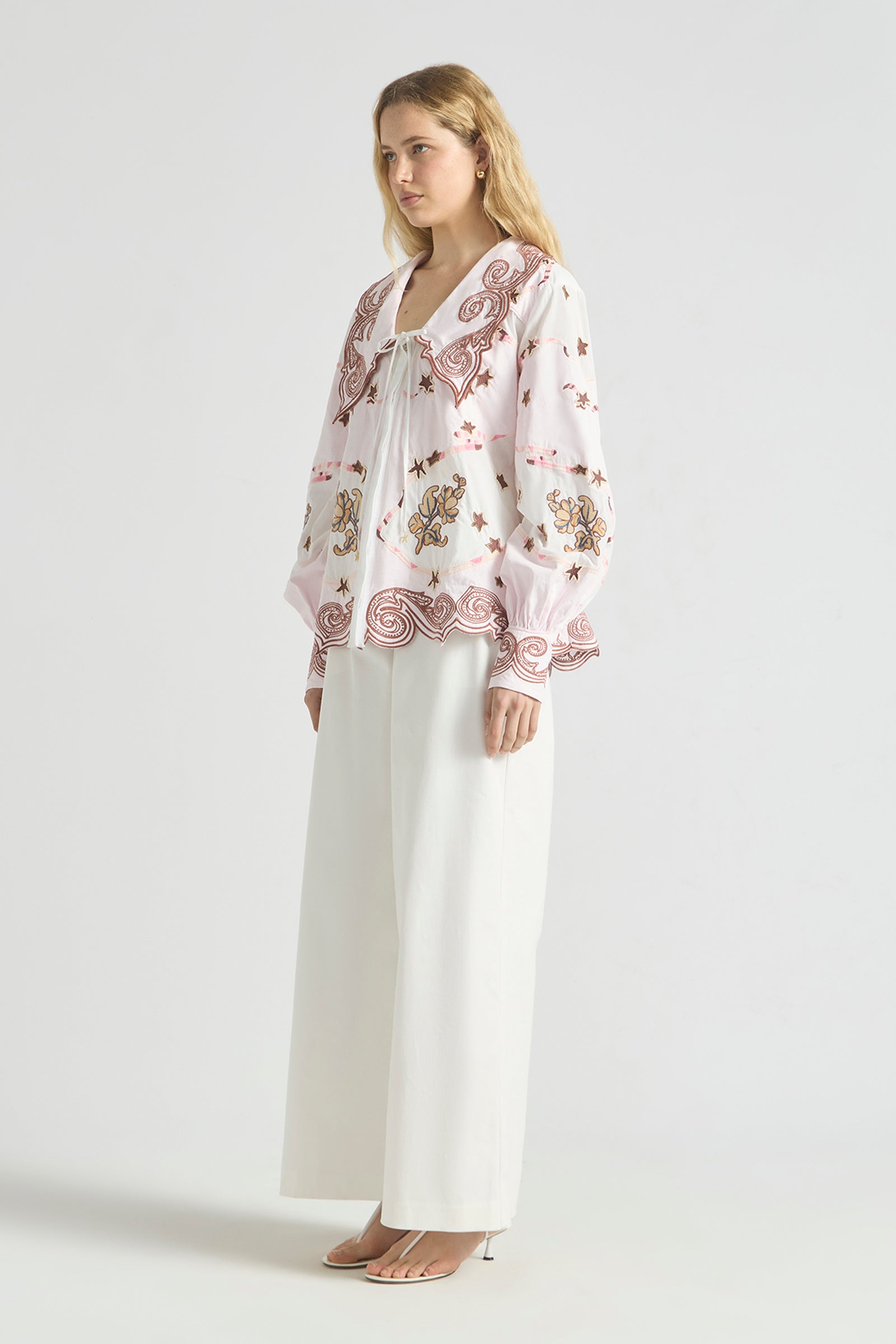 TAKE IT EASY SCALLOP COLLAR BLOUSE