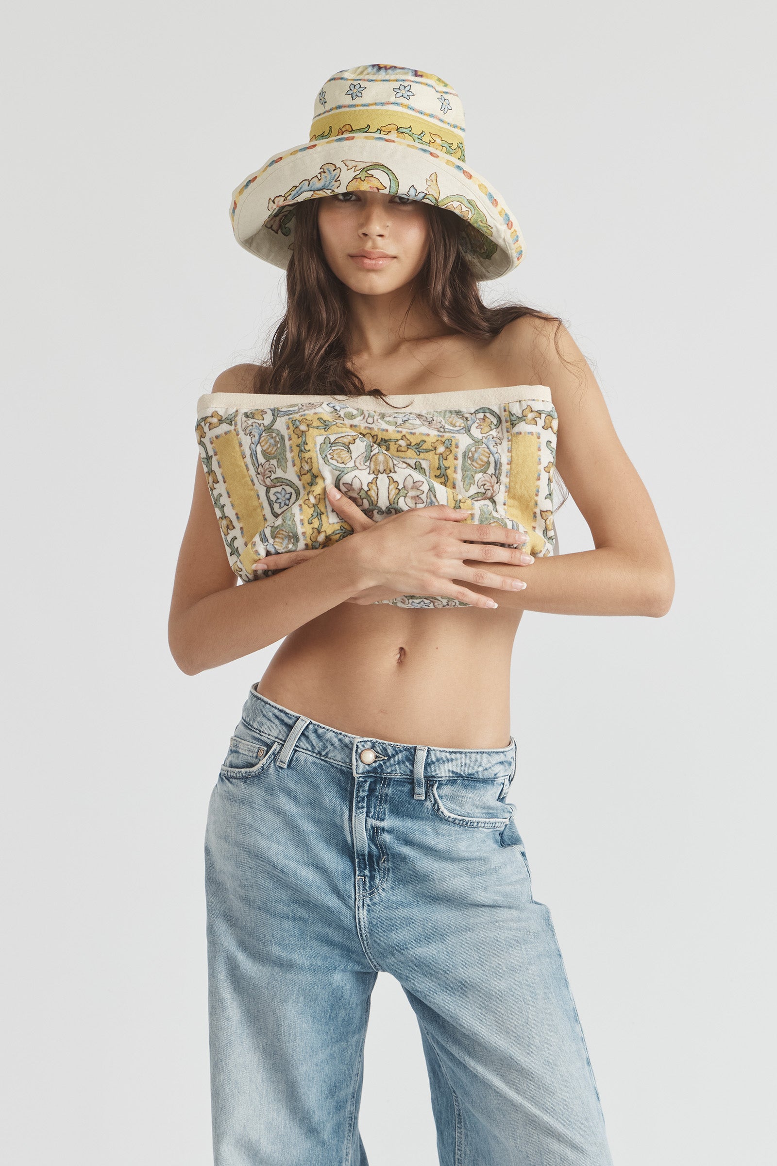 HOLIDAY WIDE BRIM BUCKET HAT