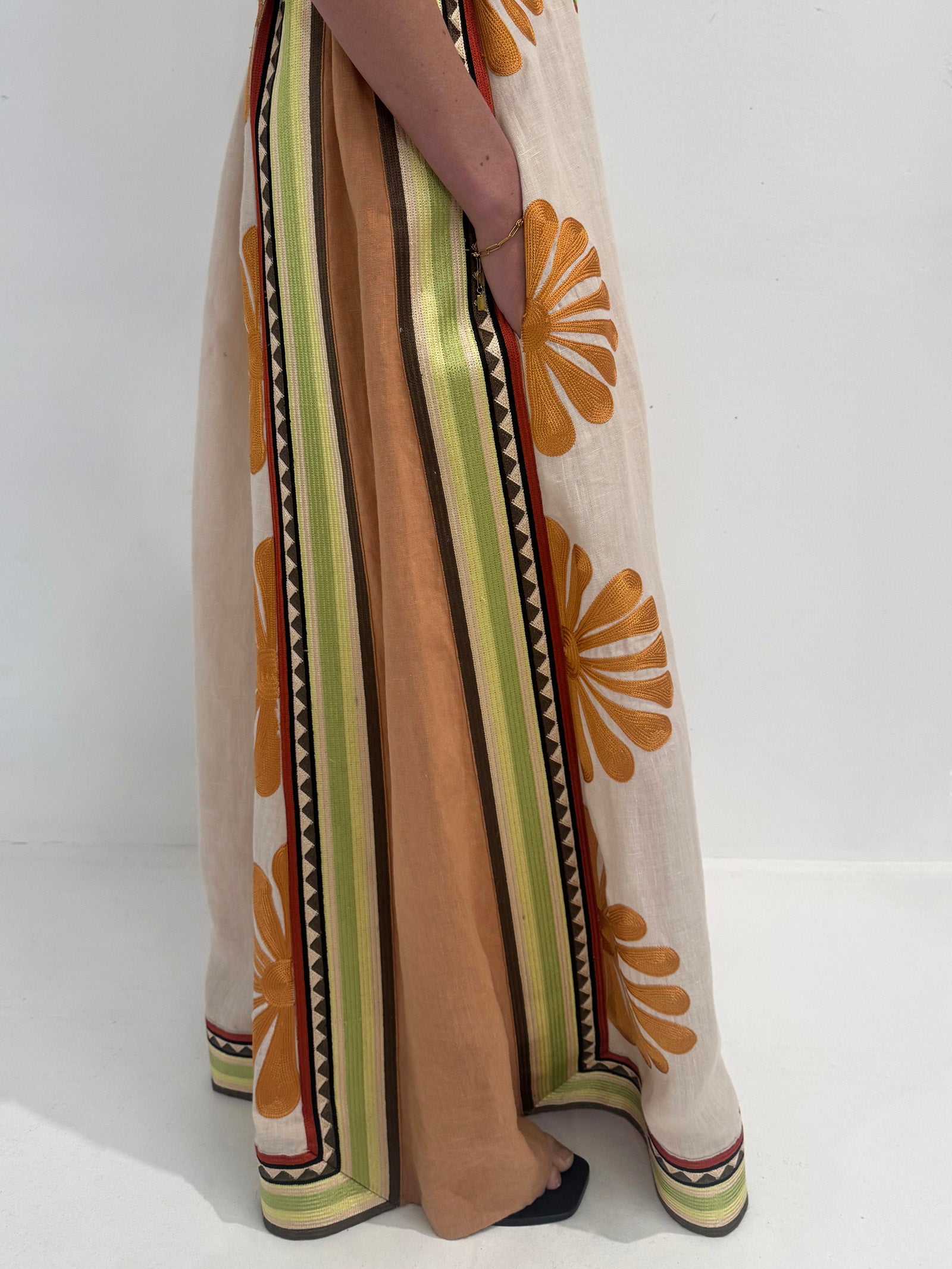 DÉJÀ VU SCOOP NECK GOWN