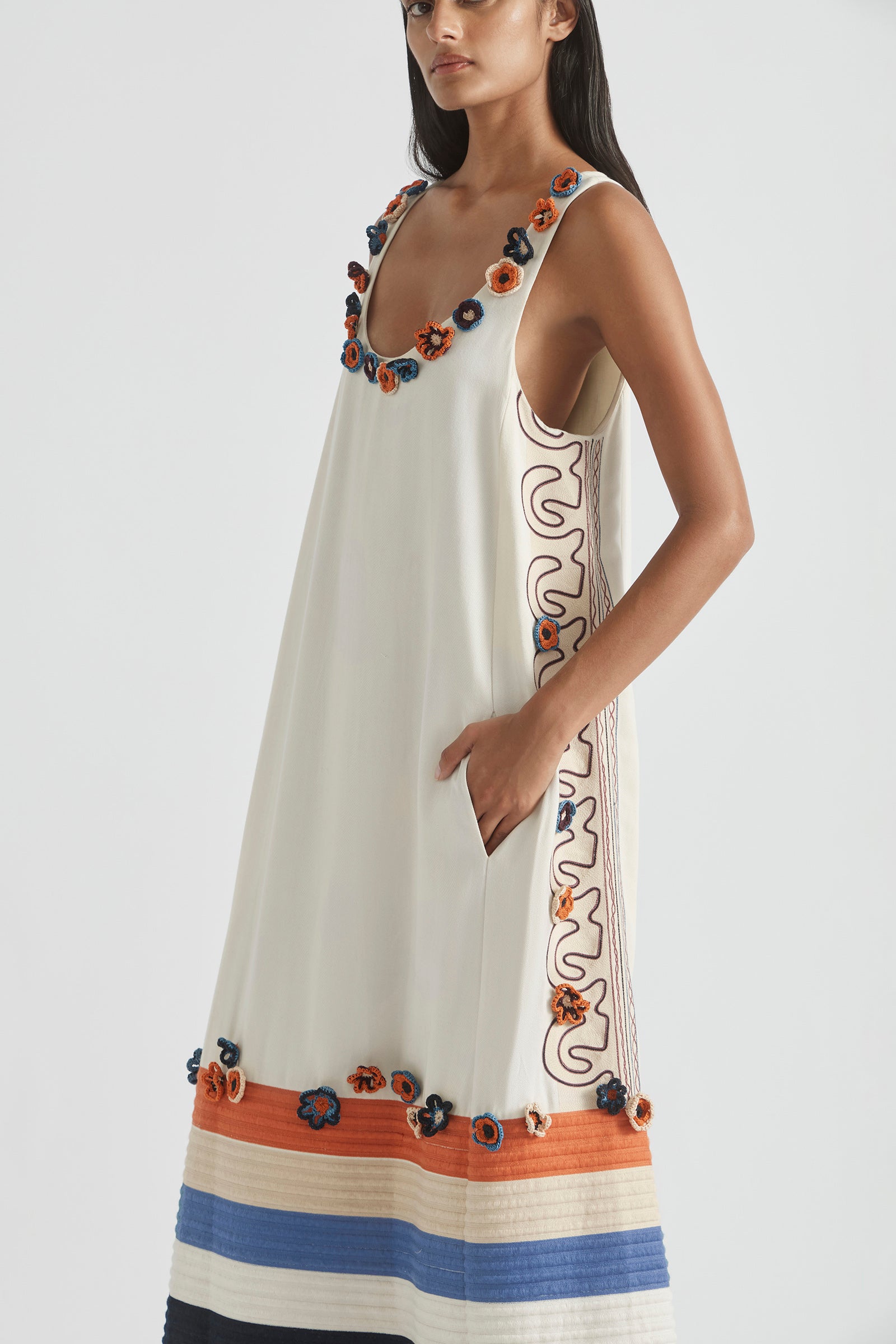 RISE SCOOP NECK DRESS